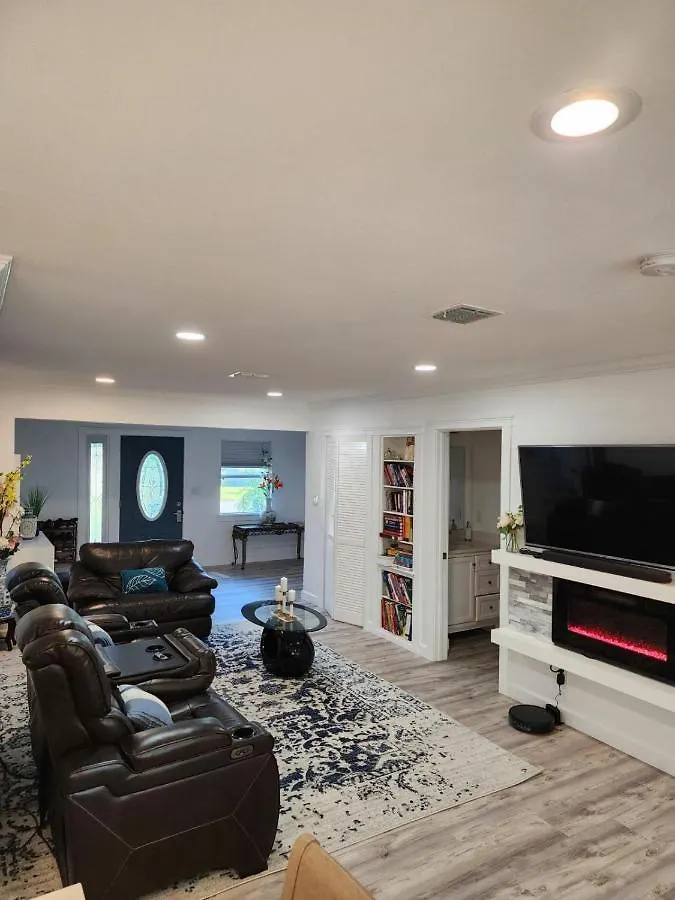 Homestay Spacious Bedroom With Private Workspace, Ensuite Bathroom - Room# 1 In Shared House No Pet Orlando United States