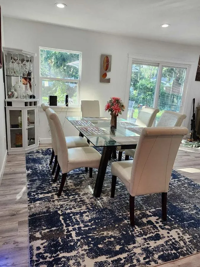 Spacious Bedroom With Private Workspace, Ensuite Bathroom - Room# 1 In Shared House No Pet Orlando Homestay