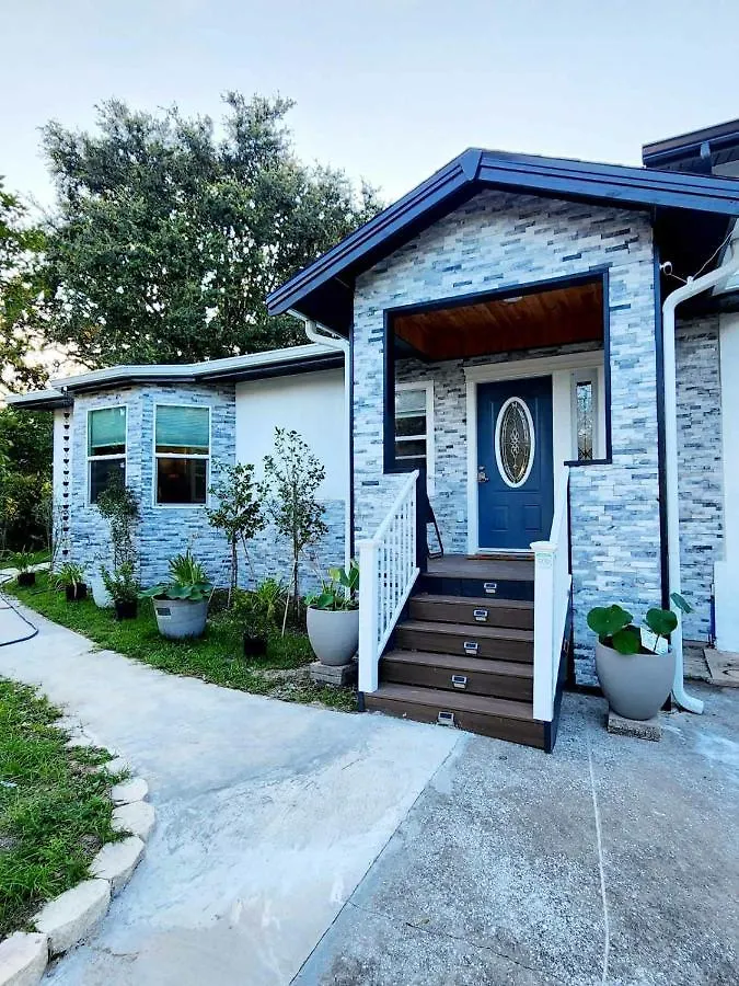 Spacious Bedroom With Private Workspace, Ensuite Bathroom - Room# 1 In Shared House No Pet Orlando Homestay