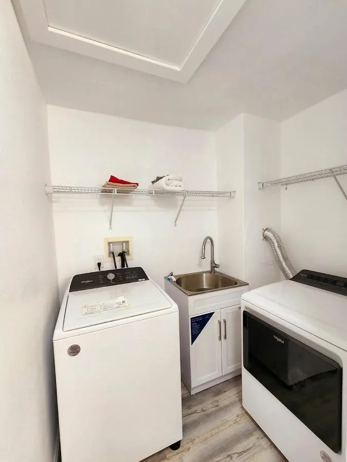 Homestay Spacious Bedroom With Private Workspace, Ensuite Bathroom - Room# 1 In Shared House No Pet Orlando