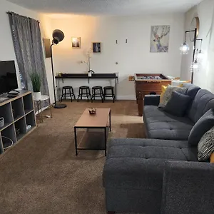 Centauri Vacation Rentals: 2-bedroom With Free Parking Apartment